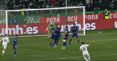 德州扑克不是跟风下注（德州扑克重策略不盲从下注）